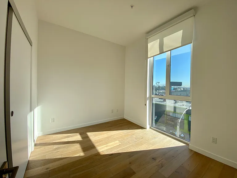 5135 W Adams Blvd #301 — Photo 12