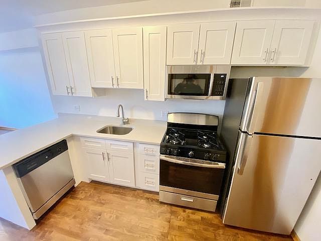 1st image of 4205 N Oakley Ave APT 2