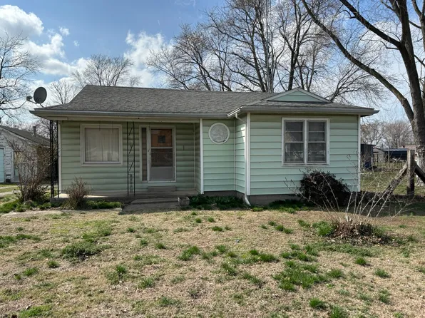 107 Dewolf St, Odin, IL 62870