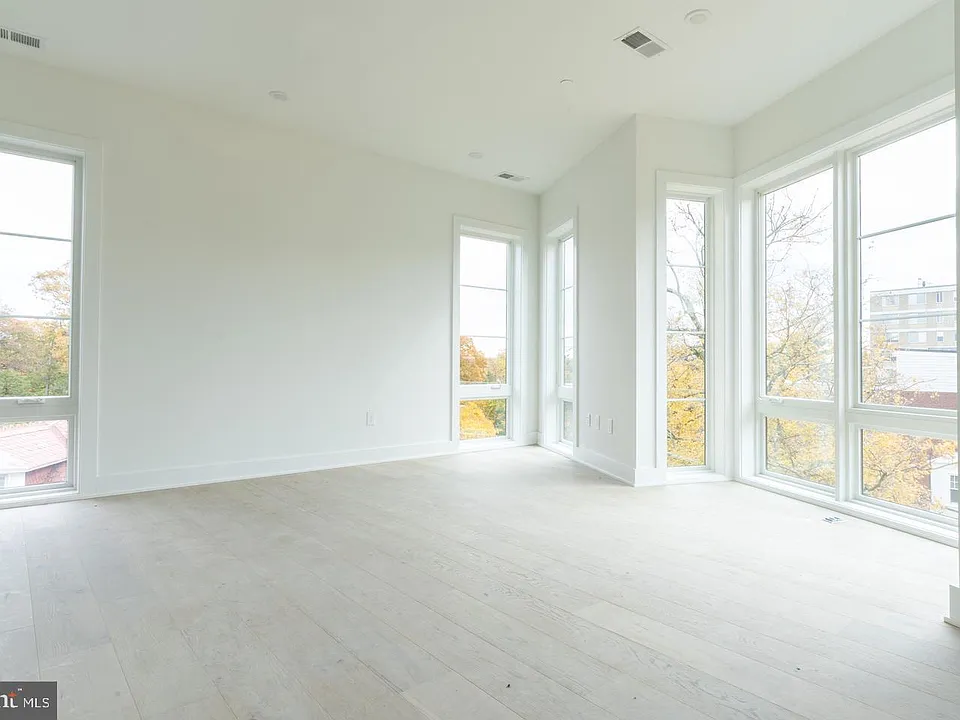 5301 Connecticut Ave NW #304