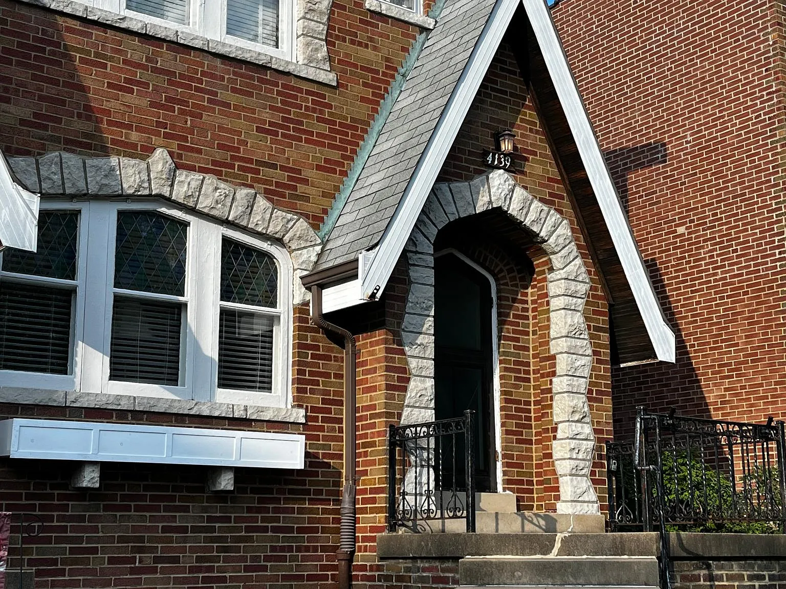 2 bed, 1100 sqft, $1,700 — Photo 1