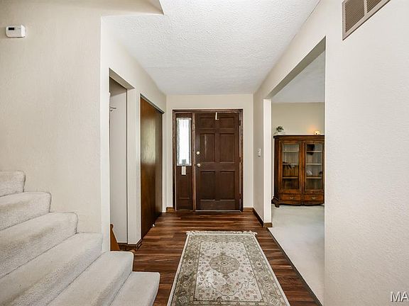 3rd image of 44 Belle Crest Dr