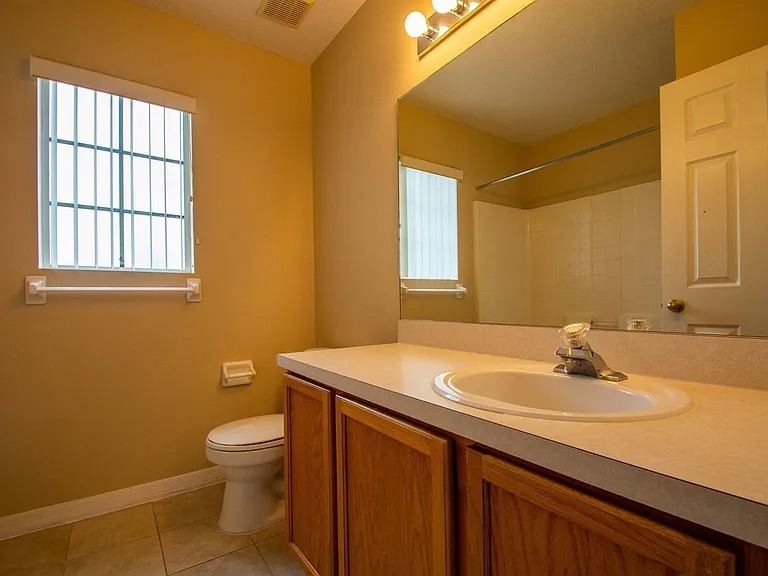 421 Lockbreeze Dr — Photo 24