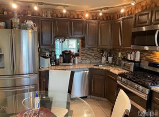 4 Folkstone Ct, North Brunswick, NJ 08902