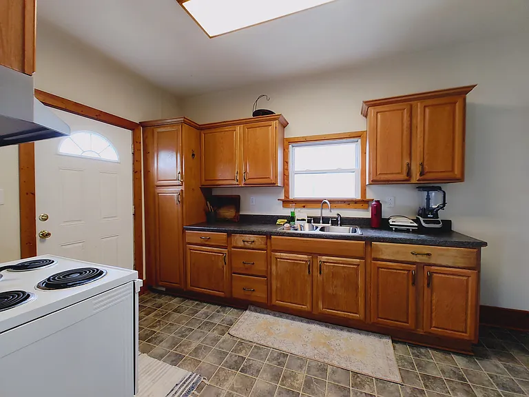 718 Montour St — Photo 5