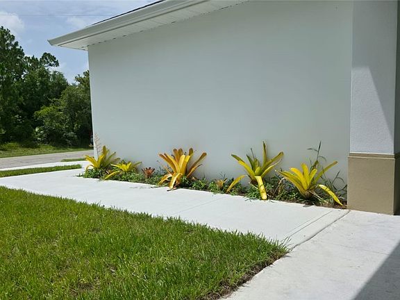 3rd image of 5005 Eifel Ln
