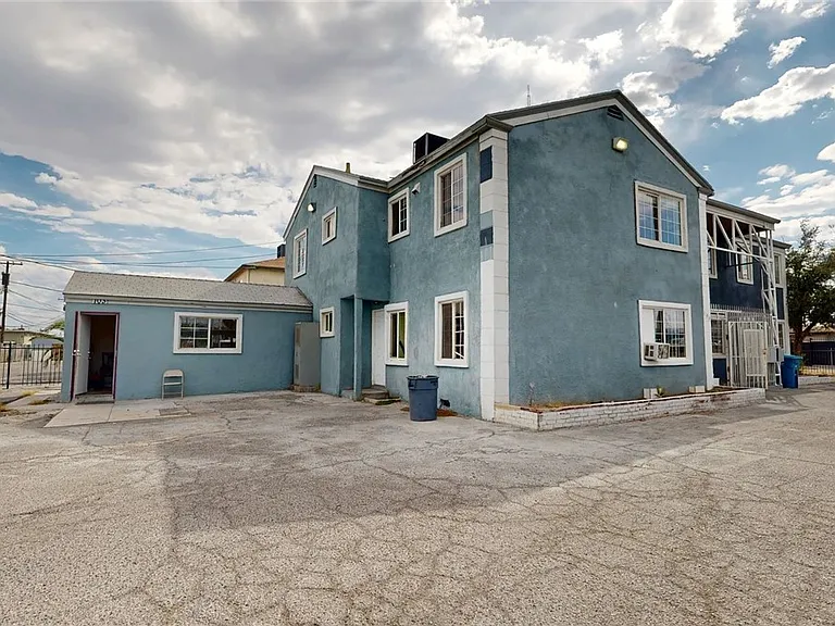 530 E Oakey Blvd #A — Photo 1