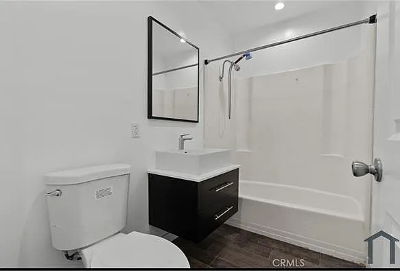 2 bed, 750 sqft, $2,500 — Photo 3