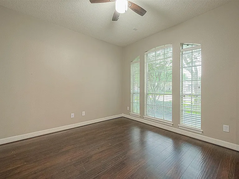 5910 Misty Island Ct — Photo 9