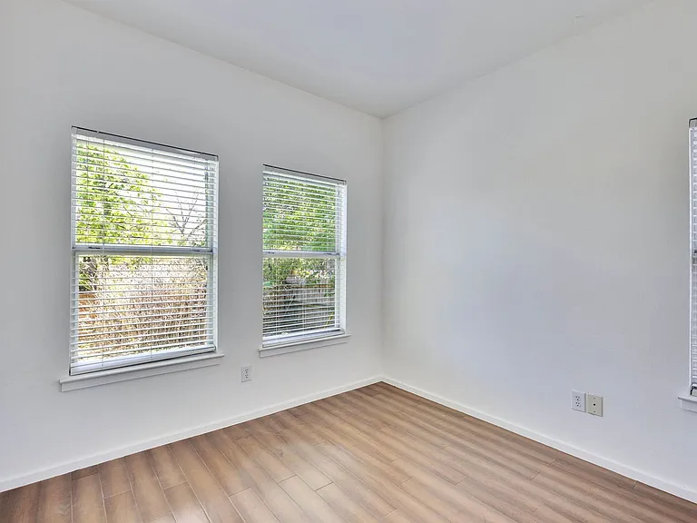 3808 Menchaca Rd — Photo 22