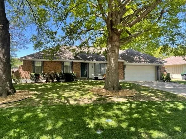 616 SE Adobe Dr, Lees Summit, MO 64063