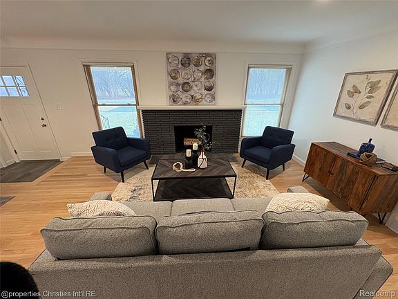 3rd image of 17330 Beverly Rd