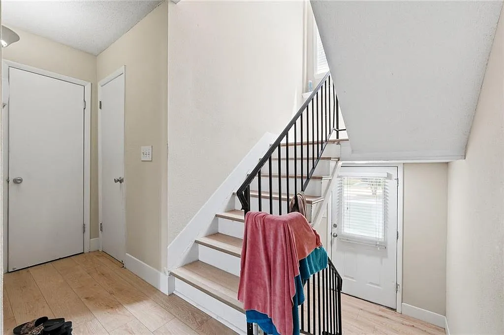3 bed, 2.5 bath, 1458 sqft, $1,900 — Photo 4