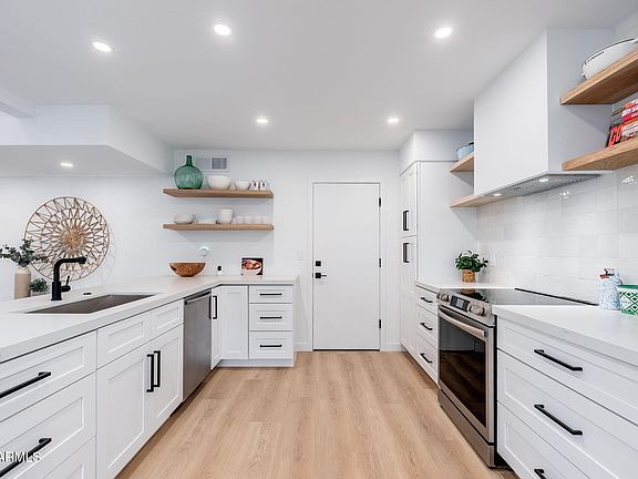 2nd image of 10 W GEORGIA Avenue #16