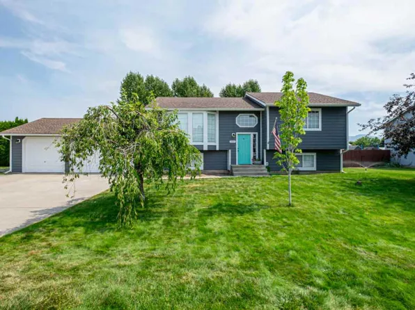 5910 N Canal St, Newman Lake, WA 99025