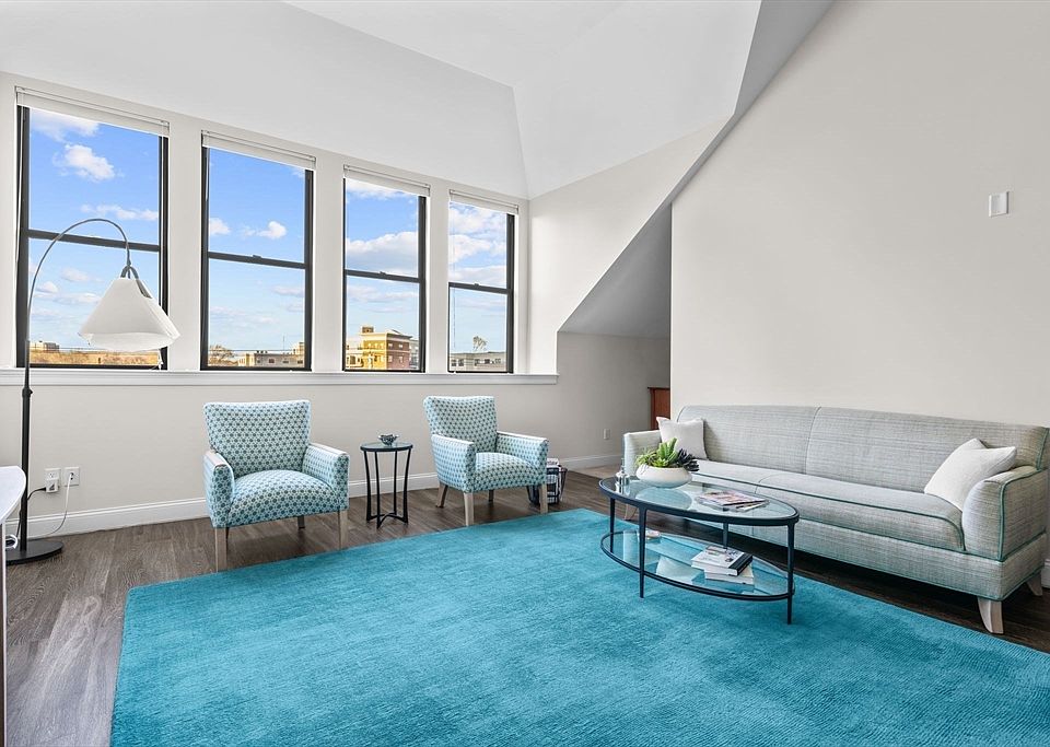 1st image of 1022 Hancock St #302