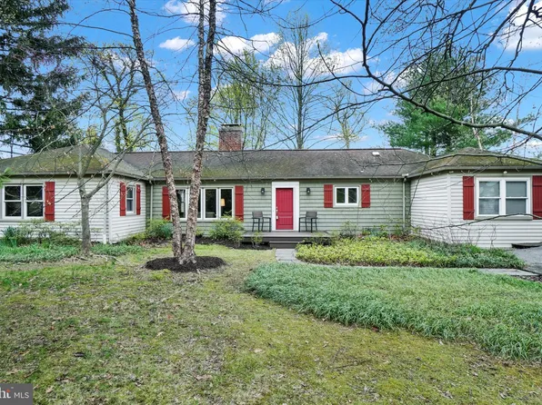 161 Woodland Dr, York, PA 17403