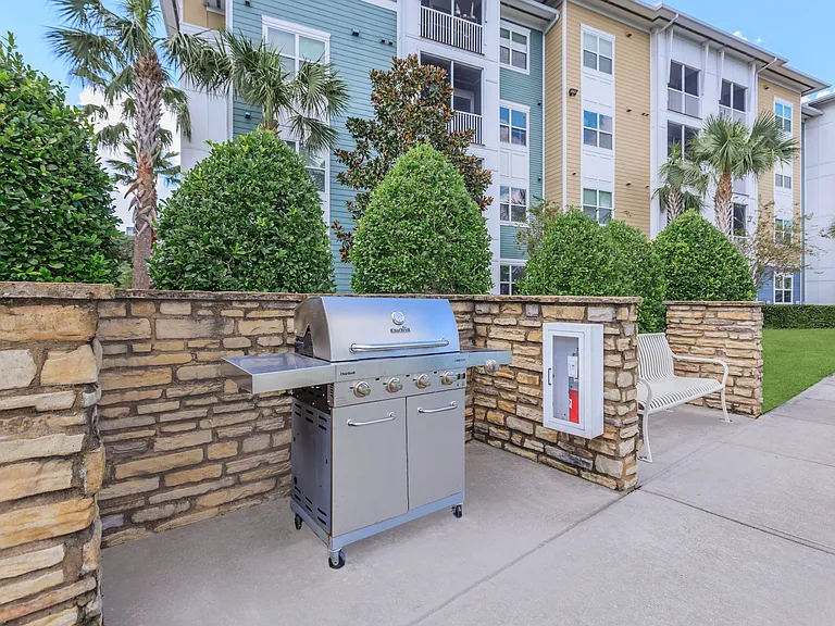 Sola South Lux Apartments — Photo 13