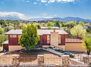 717 Los Lovatos Rd, Santa Fe, NM 87501