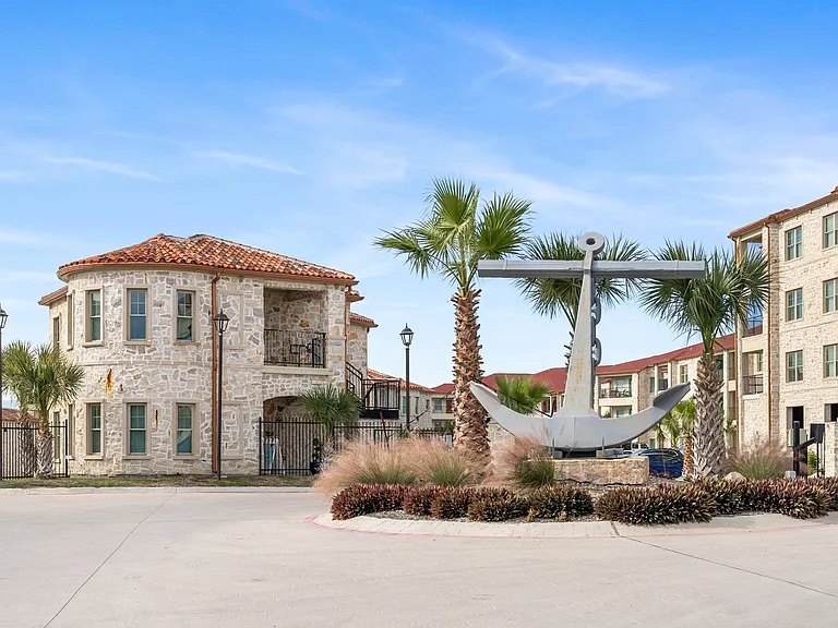 JPAGE-Multifamily-LighthousePointe-Exterior-3264