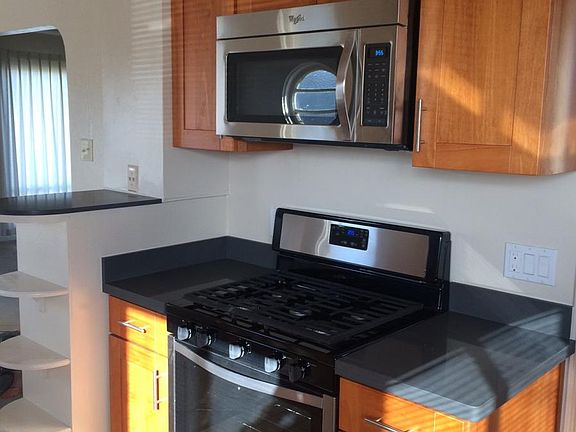 5th image of 604 Miramontes St