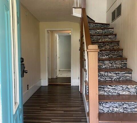 3rd image of 391 Dogwood Rd