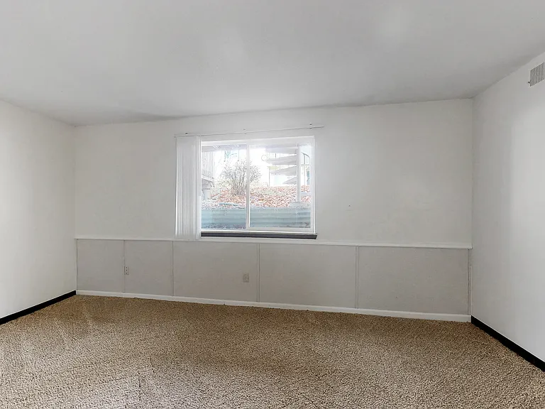 Sherwood Glen — Photo 42