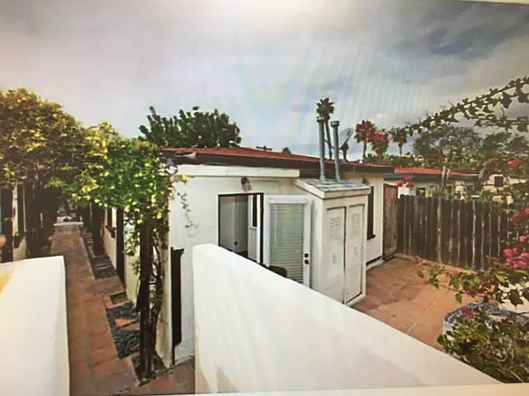 2292 1/2 Congress St — Photo 28