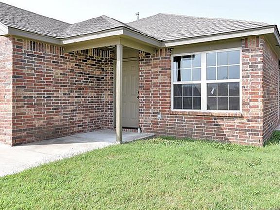 3rd image of 2505 Hunters Ct