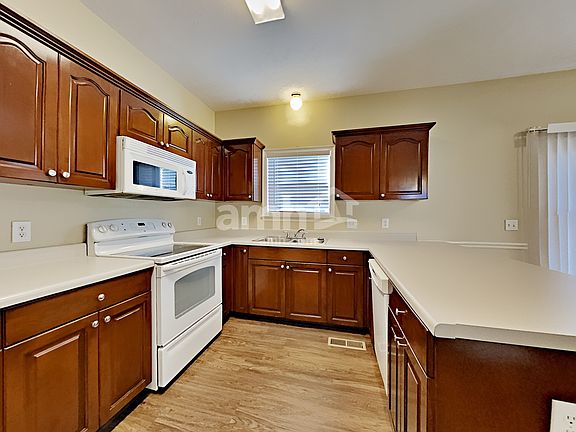4th image of 109 Crestside Ct