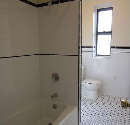 3rd image of 2735 Sedgwick Ave APT 1C