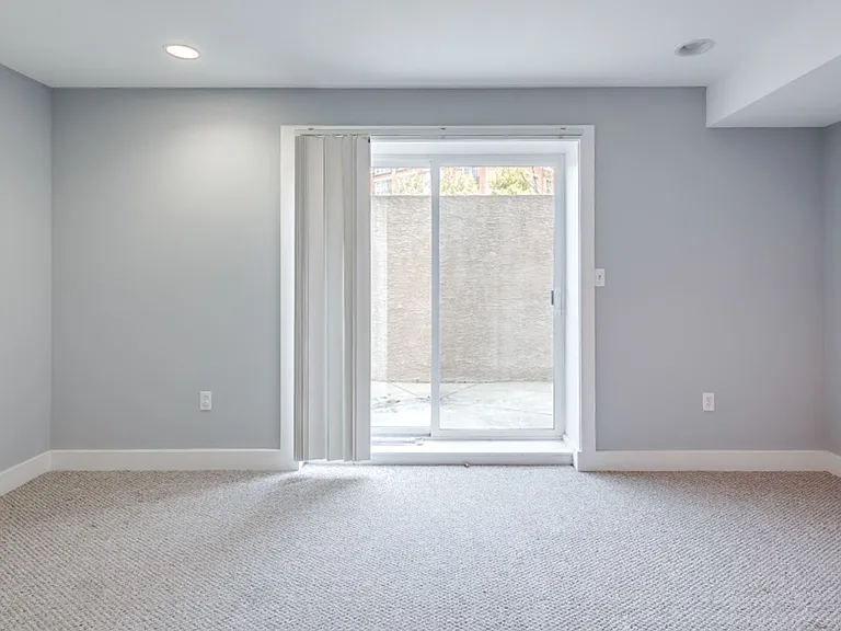 2631 Catharine Street — Photo 9