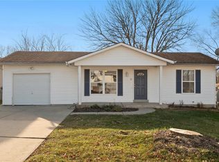 9 River Bluff Dr, Saint Peters, MO