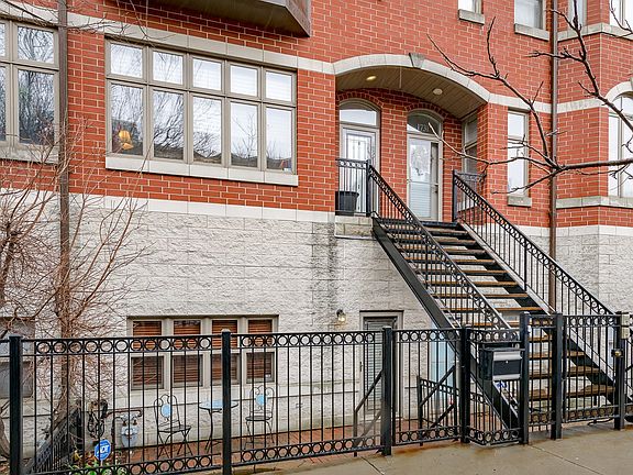 Exterior - 2 separate entrances