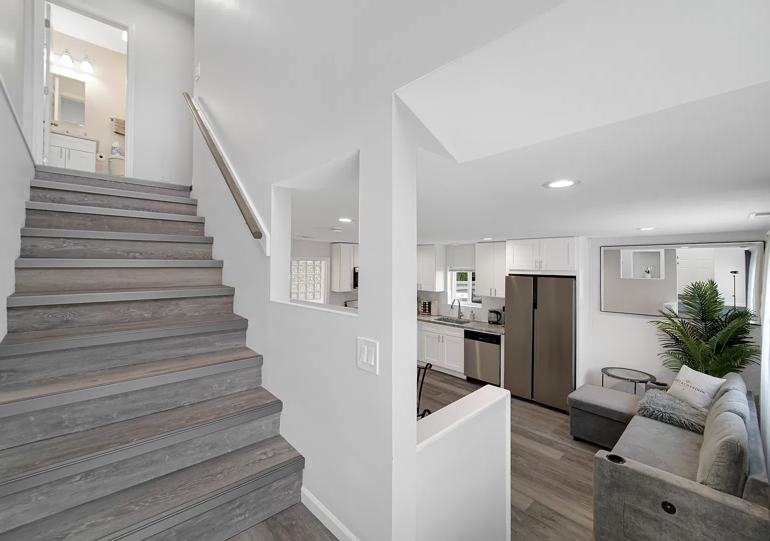 2 bed, 1.5 bath, 999 sqft, $3,995 — Photo 2