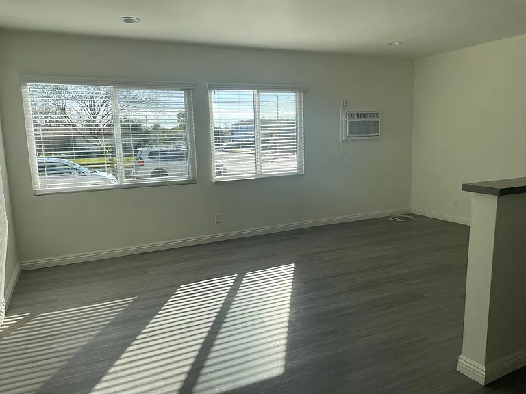 APT ROSEMEAD — Photo 14