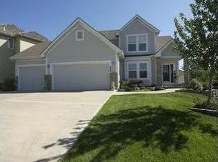 737 Cottonwood Trl, Liberty, MO 64068