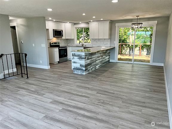 3rd image of 1526 Almira Court