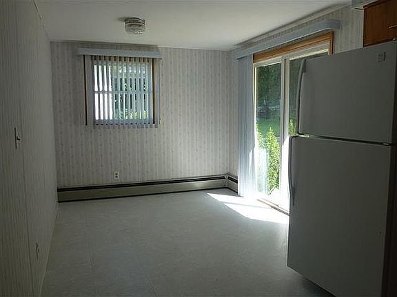 4th image of 6 Arbutus Ln