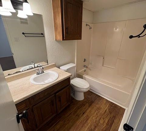 5th image of 475 Industrial Dr W #801