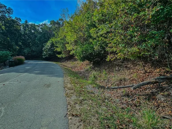 530 Grand View Dr, Sunrise Beach, MO 65079