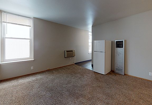 4th image of 1040 E Knapp St #206