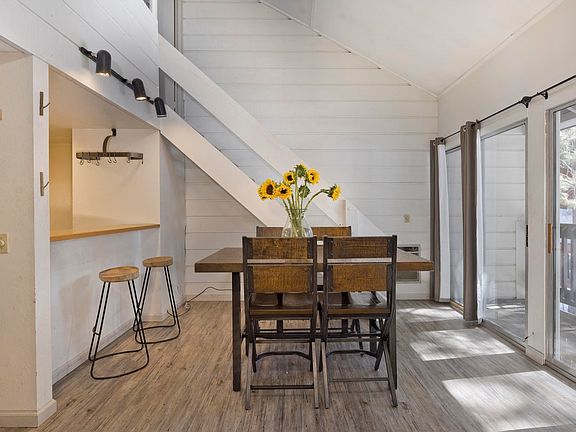 2nd image of 2289 Sierra Nevada Rd #G10