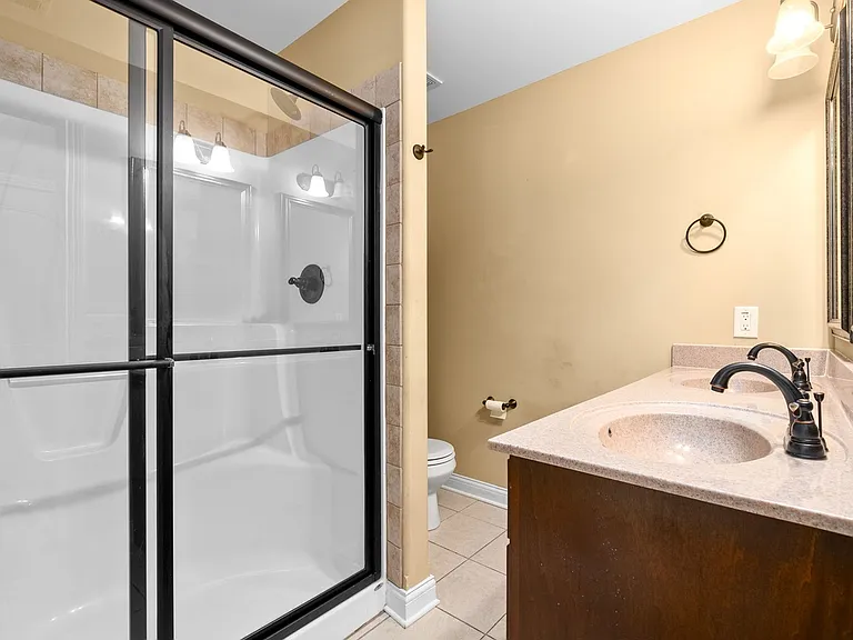 2226 Fairfax Dr — Photo 5