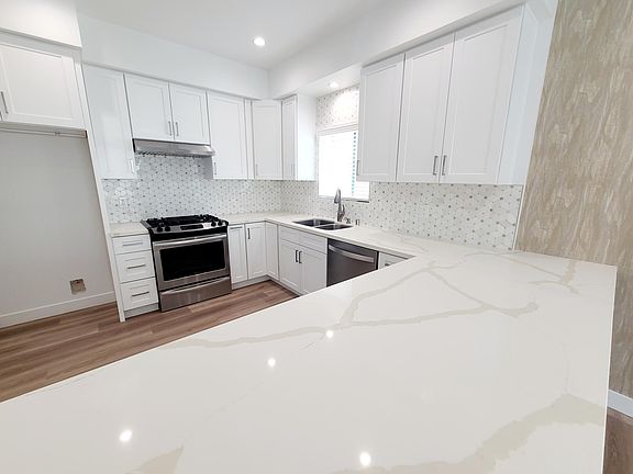 4th image of 6446 Matilija Ave