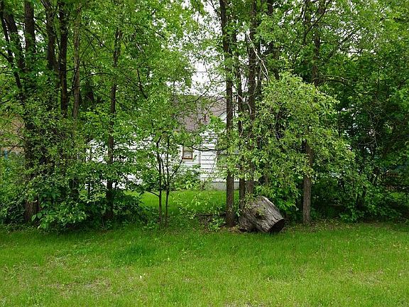 3rd image of 237 17th Ave N