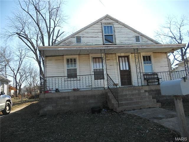 1st image of 805 E Hawkins St