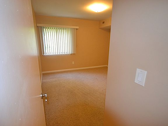 5th image of 1139 Hartford Ave APT 4A