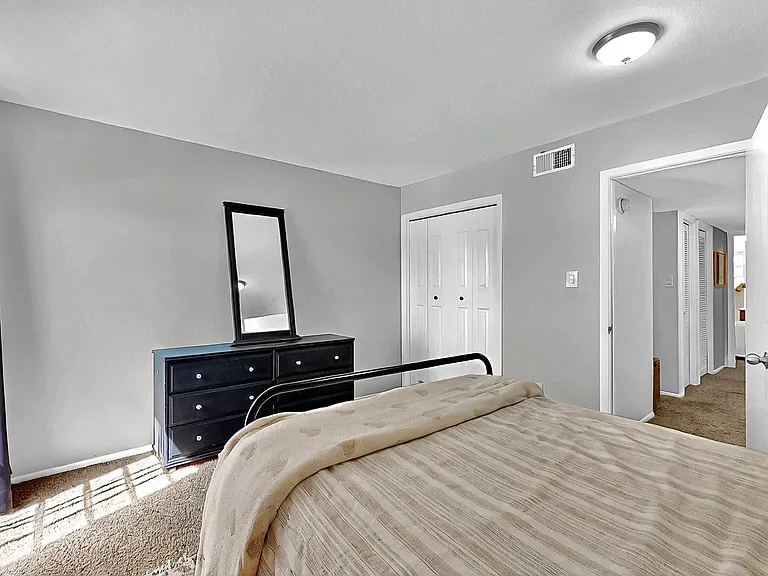 2732 Calle Anna Jean #D — Photo 9