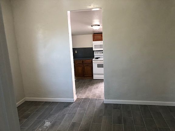 4th image of 110 W Jacinto St